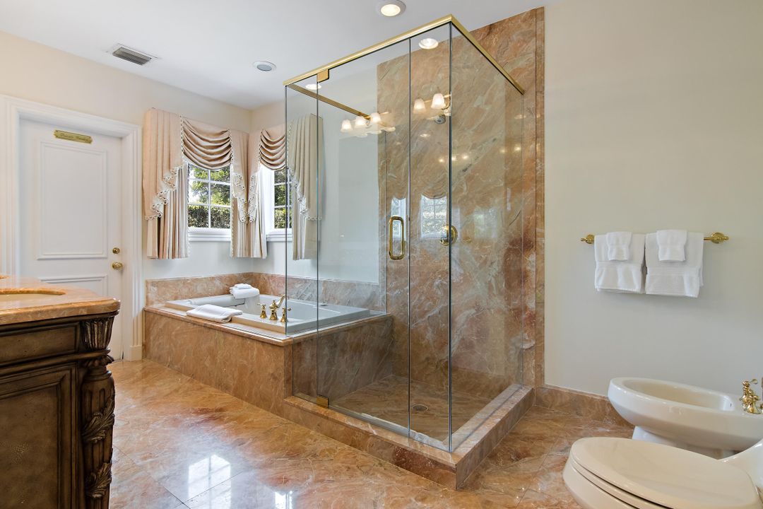Недавно арендовано: $56,250 (5 спален, 5 ванн, 4643 Квадратных фут)