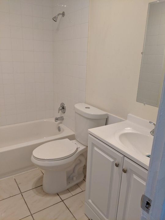 Недавно арендовано: $1,000 (1 спален, 1 ванн, 800 Квадратных фут)