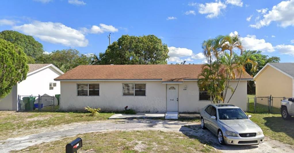 Recently Sold: $125,000 (3 beds, 1 baths, 1296 Square Feet)