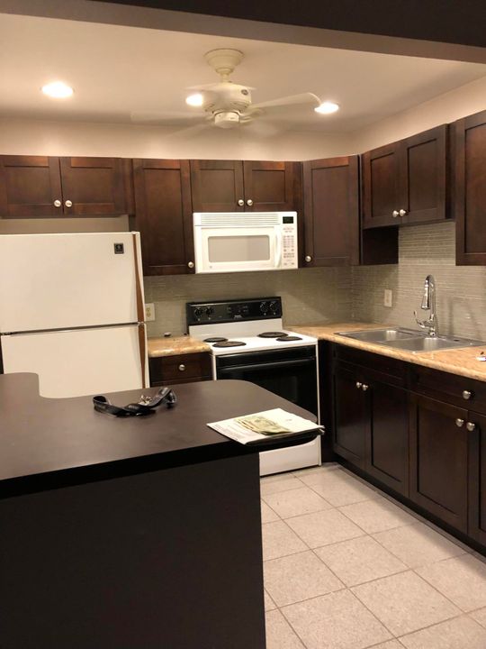 Recently Rented: $1,100 (1 beds, 1 baths, 726 Square Feet)
