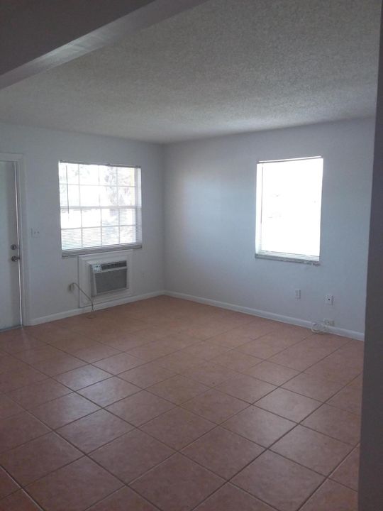 Recently Rented: $1,200 (1 beds, 1 baths, 600 Square Feet)