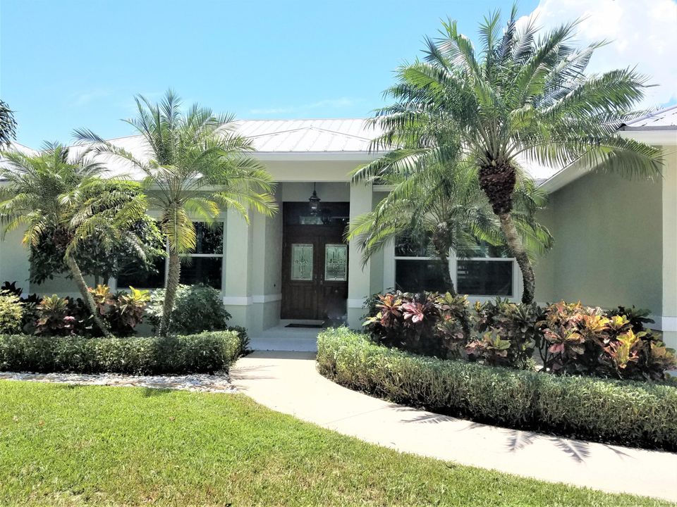 Recently Sold: $1,695,000 (4 beds, 2 baths, 2004 Square Feet)