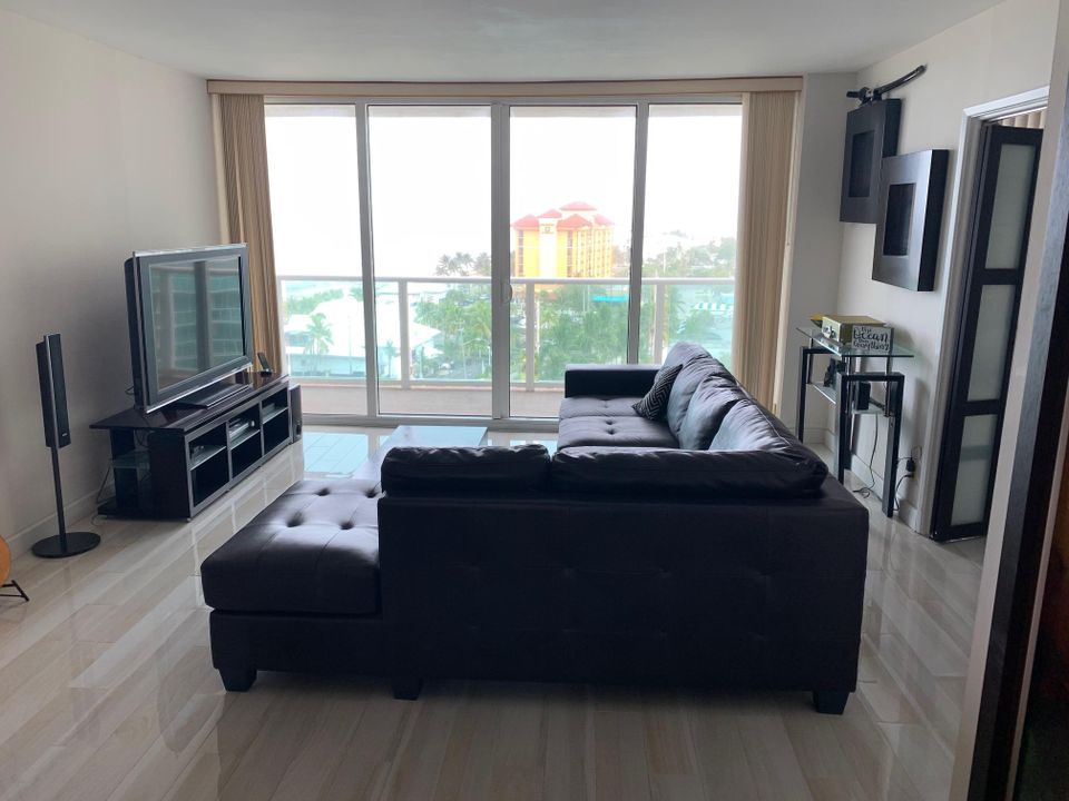 Recently Sold: $640,000 (2 beds, 2 baths, 1050 Square Feet)