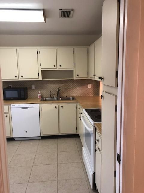 Recently Rented: $1,800 (3 beds, 2 baths, 1488 Square Feet)