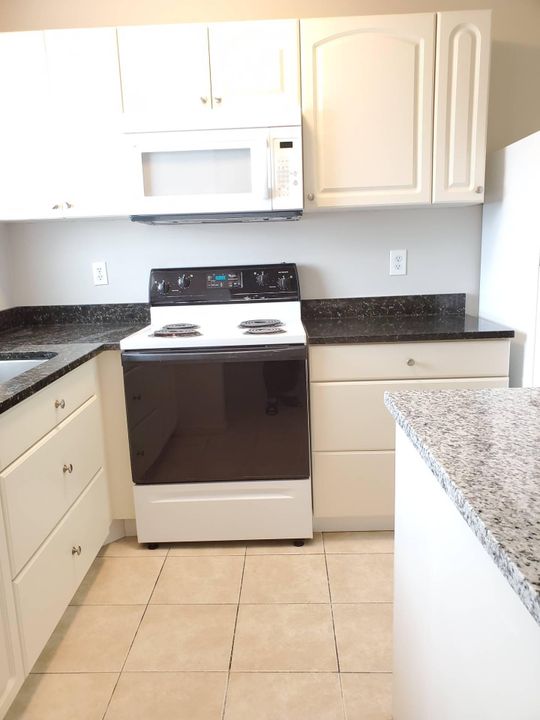 Recently Rented: $1,250 (2 beds, 1 baths, 1552 Square Feet)
