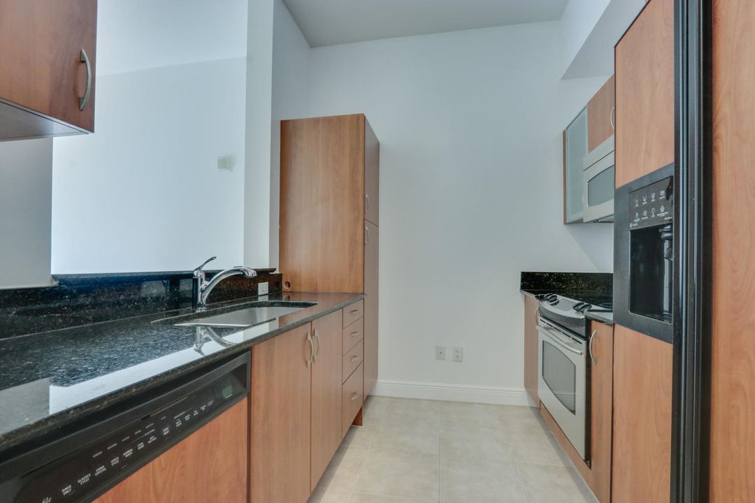 Recently Rented: $3,500 (1 beds, 1 baths, 800 Square Feet)
