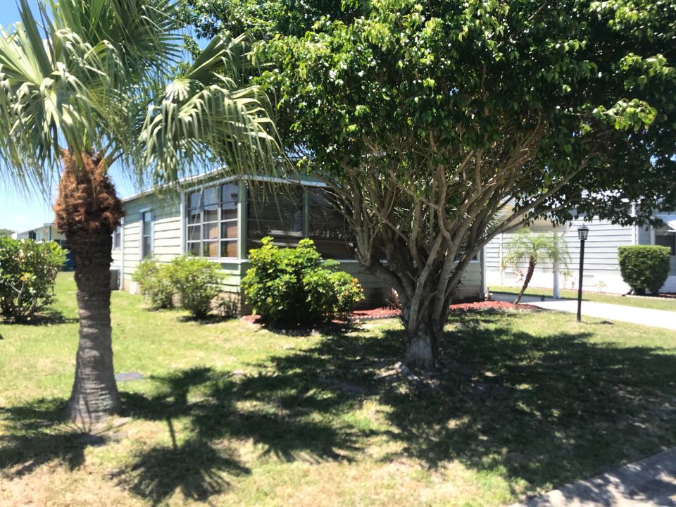 Recently Sold: $120,000 (2 beds, 2 baths, 989 Square Feet)