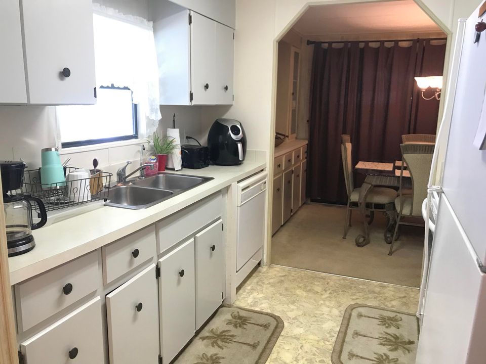 Recently Sold: $120,000 (2 beds, 2 baths, 989 Square Feet)