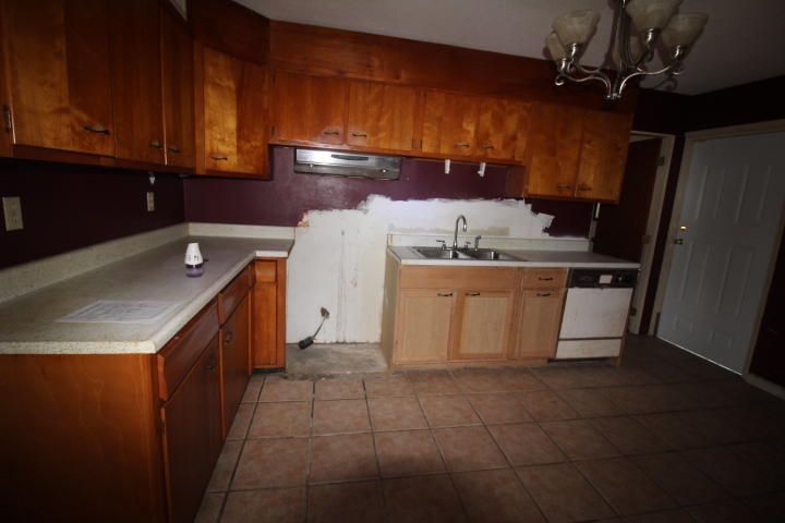 Vendido Recientemente: $123,000 (3 camas, 2 baños, 2144 Pies cuadrados)