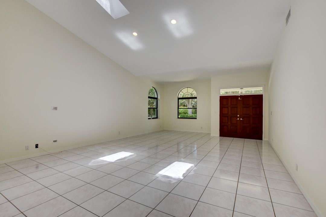 Vendido Recientemente: $799,000 (4 camas, 3 baños, 3318 Pies cuadrados)