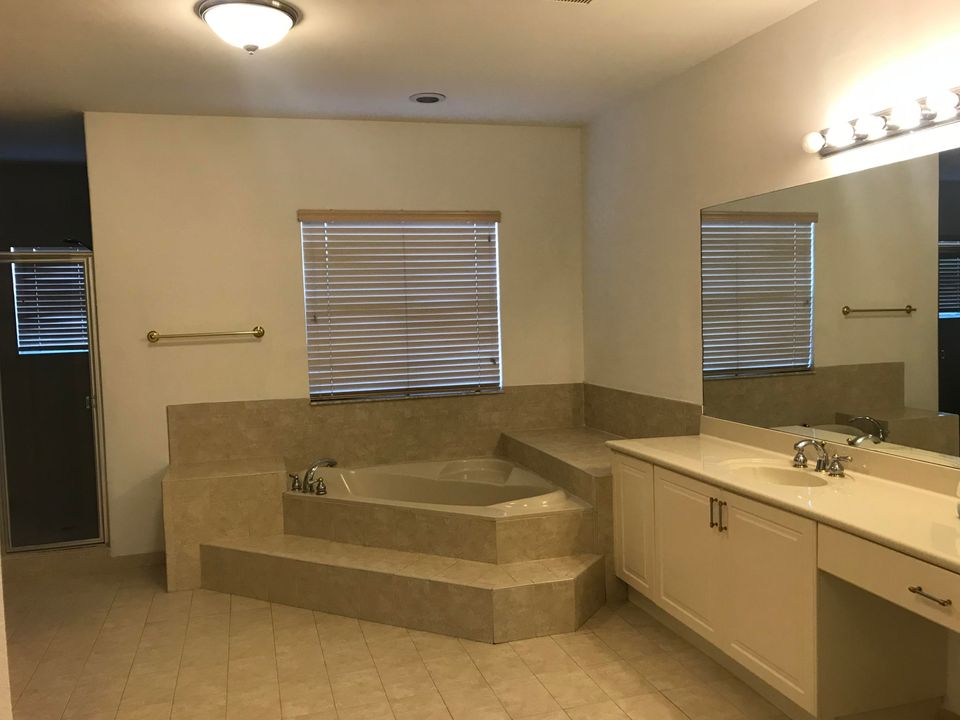 Недавно арендовано: $3,190 (5 спален, 4 ванн, 3286 Квадратных фут)