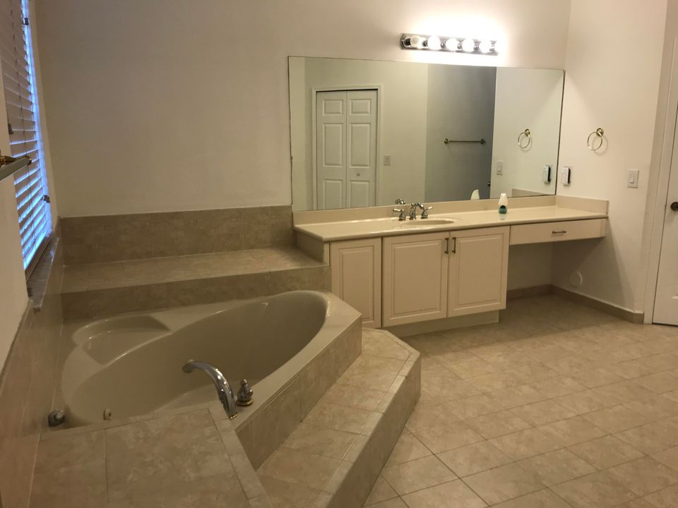 Недавно арендовано: $3,190 (5 спален, 4 ванн, 3286 Квадратных фут)
