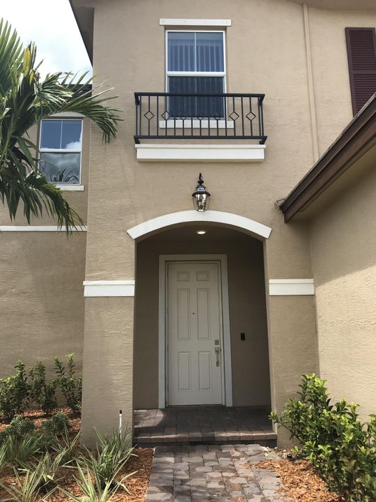 Recently Rented: $2,200 (4 beds, 2 baths, 2213 Square Feet)