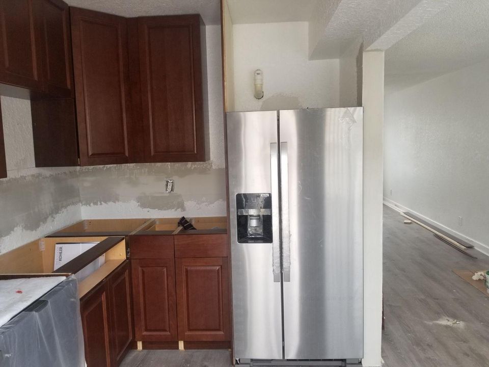 Recently Rented: $1,550 (2 beds, 1 baths, 938 Square Feet)