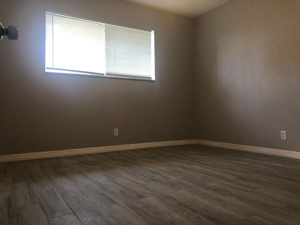 Recently Rented: $1,200 (2 beds, 1 baths, 800 Square Feet)