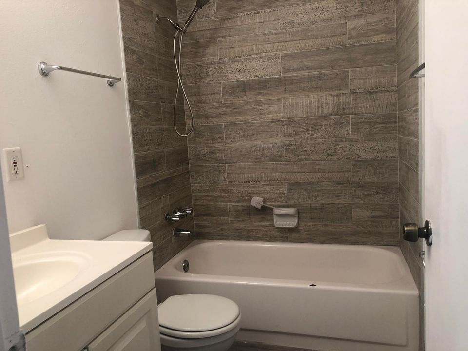 Недавно арендовано: $1,200 (2 спален, 1 ванн, 800 Квадратных фут)