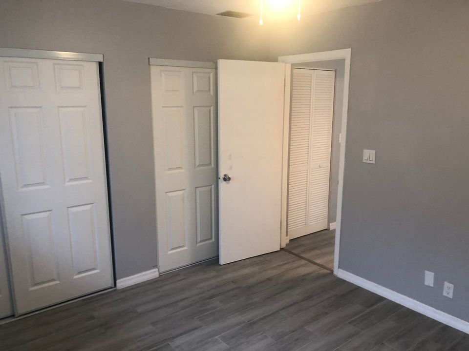 Recently Rented: $1,200 (2 beds, 1 baths, 800 Square Feet)