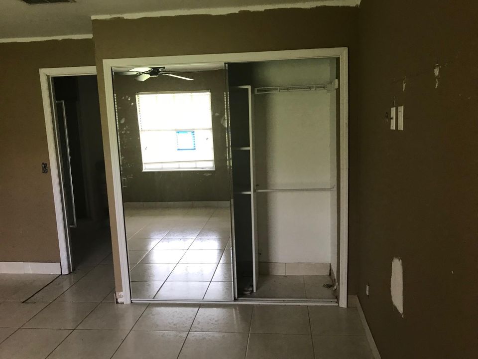 Vendido Recientemente: $214,900 (4 camas, 2 baños, 1600 Pies cuadrados)