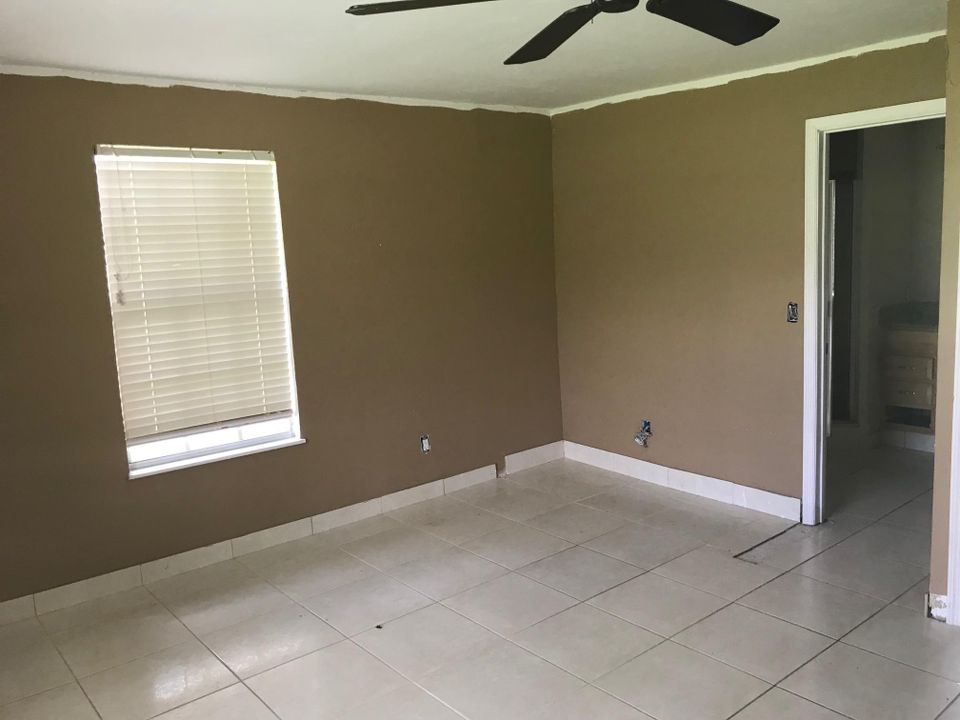 Vendido Recientemente: $214,900 (4 camas, 2 baños, 1600 Pies cuadrados)