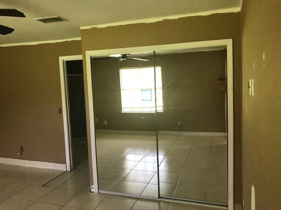 Vendido Recientemente: $214,900 (4 camas, 2 baños, 1600 Pies cuadrados)