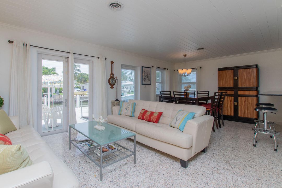 Recently Sold: $850,000 (2 beds, 2 baths, 1232 Square Feet)