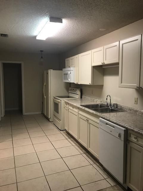 Recently Rented: $950 (1 beds, 1 baths, 875 Square Feet)