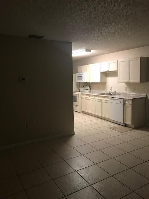 Recently Rented: $950 (1 beds, 1 baths, 875 Square Feet)