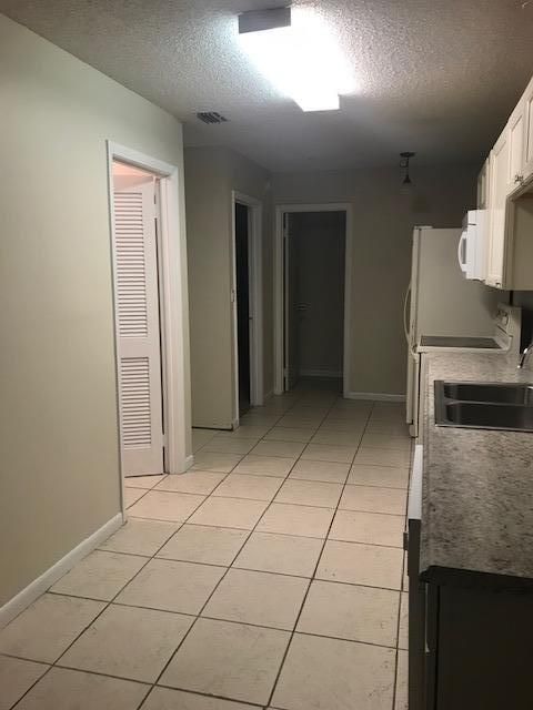 Recently Rented: $950 (1 beds, 1 baths, 875 Square Feet)