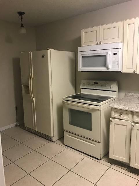 Recently Rented: $950 (1 beds, 1 baths, 875 Square Feet)