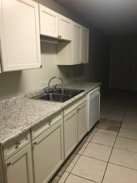 Recently Rented: $950 (1 beds, 1 baths, 875 Square Feet)