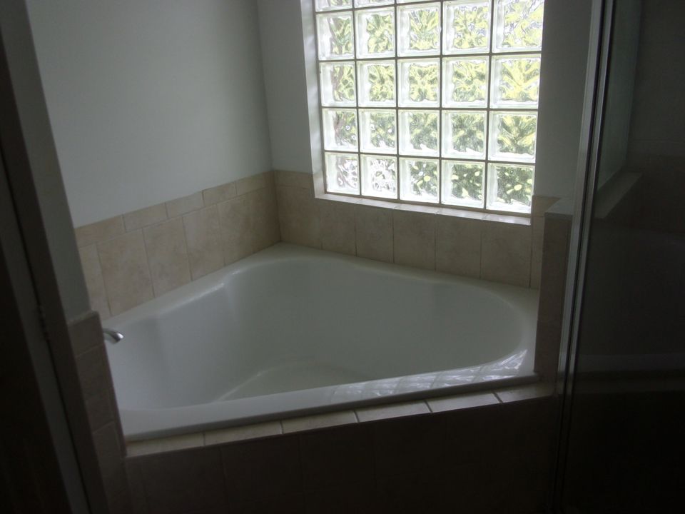 最近租的: $1,700 (3 贝兹, 2 浴室, 2114 平方英尺)