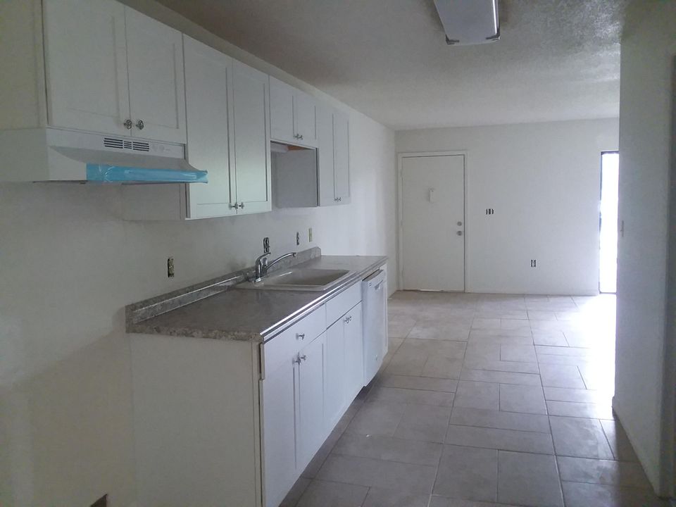 Recently Rented: $975 (1 beds, 1 baths, 900 Square Feet)