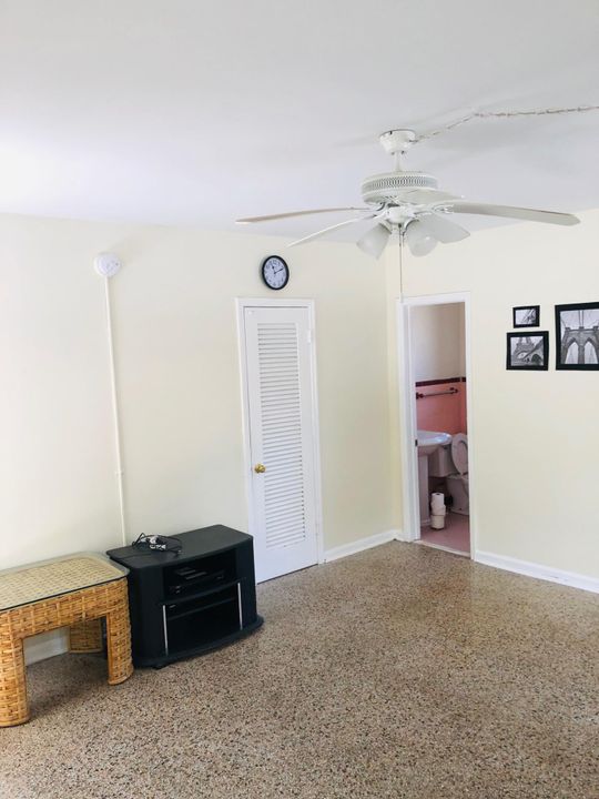 Recently Rented: $800 (1 beds, 1 baths, 550 Square Feet)