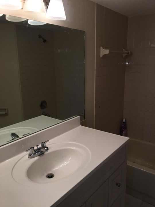 Недавно арендовано: $1,275 (2 спален, 2 ванн, 890 Квадратных фут)