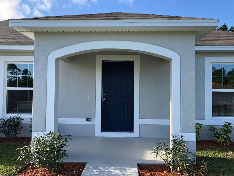 Recently Rented: $1,895 (4 beds, 2 baths, 2044 Square Feet)