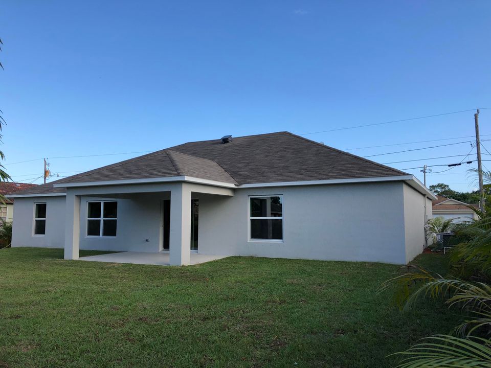 Recently Rented: $1,895 (4 beds, 2 baths, 2044 Square Feet)