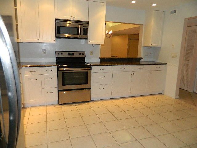 Recently Rented: $2,195 (3 beds, 2 baths, 1800 Square Feet)