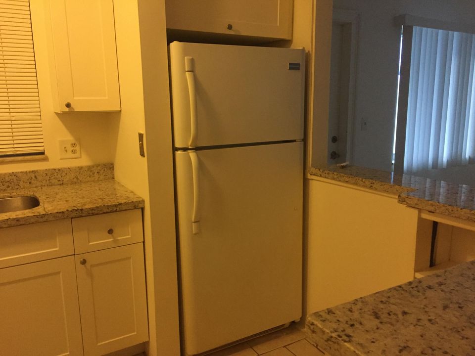 Recently Rented: $1,200 (1 beds, 1 baths, 684 Square Feet)