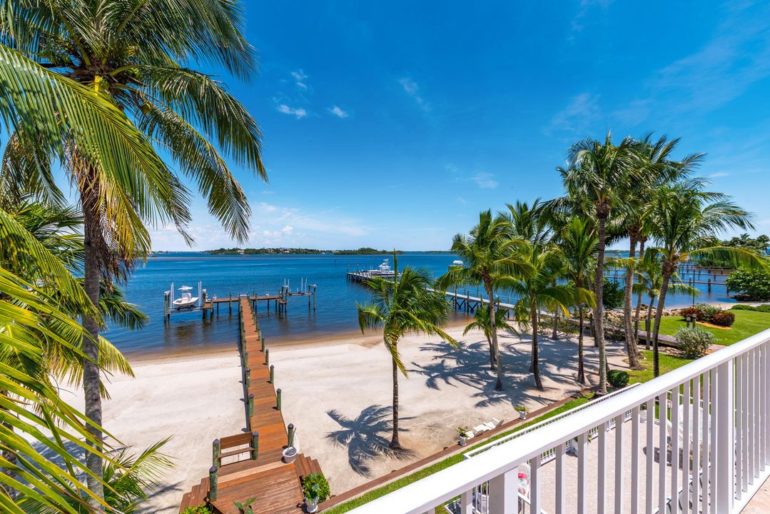 Recently Sold: $1,999,900 (4 beds, 3 baths, 3906 Square Feet)