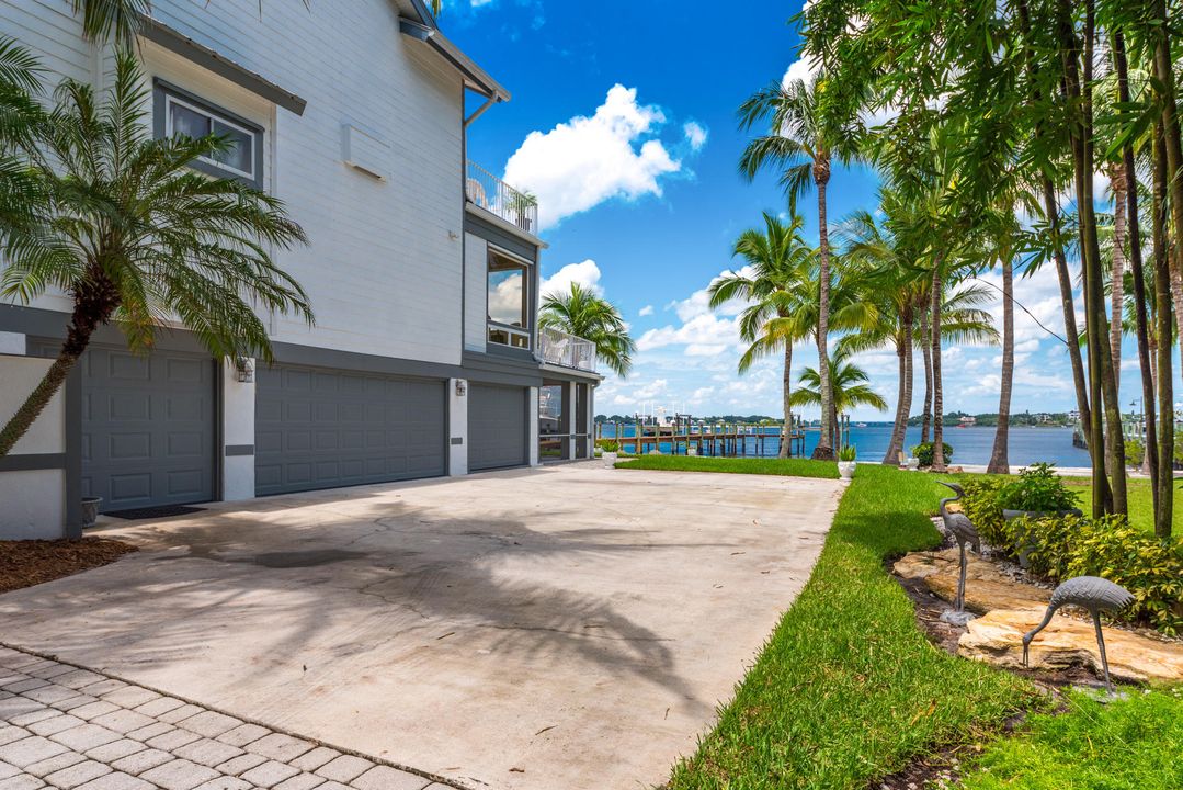 Recently Sold: $1,999,900 (4 beds, 3 baths, 3906 Square Feet)