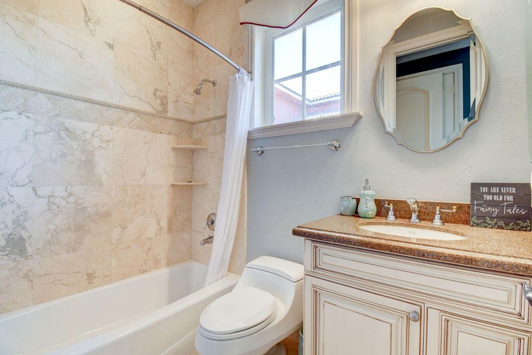 Недавно арендовано: $14,900 (5 спален, 4 ванн, 5210 Квадратных фут)