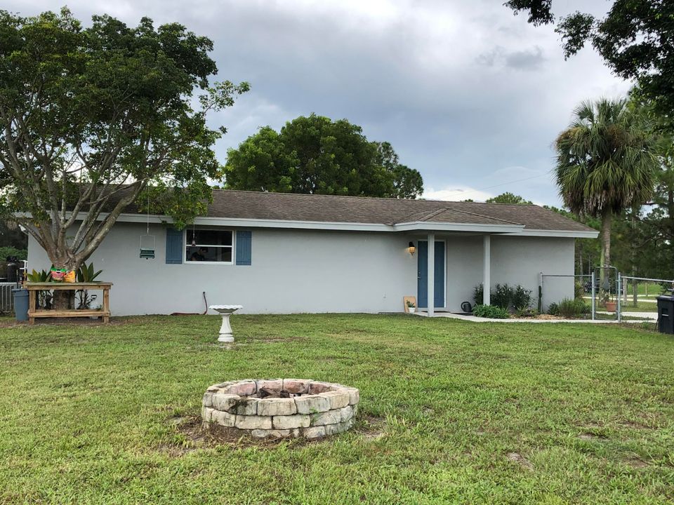 Recently Sold: $254,000 (2 beds, 1 baths, 1207 Square Feet)