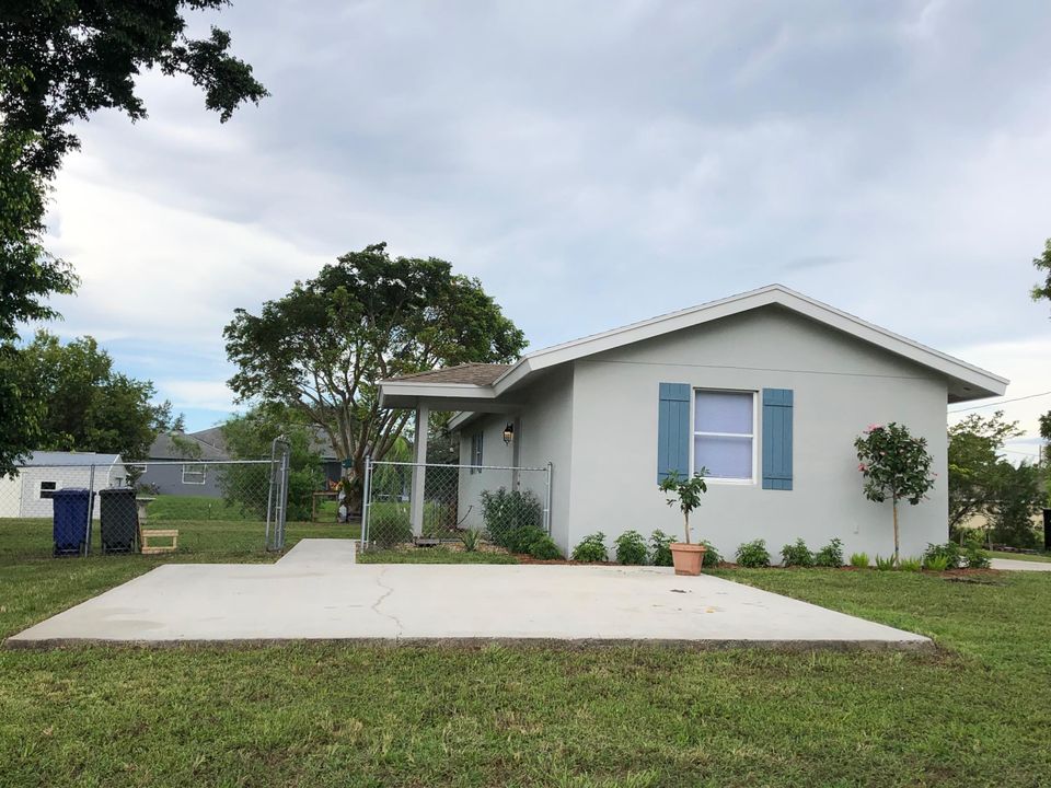 Recently Sold: $254,000 (2 beds, 1 baths, 1207 Square Feet)