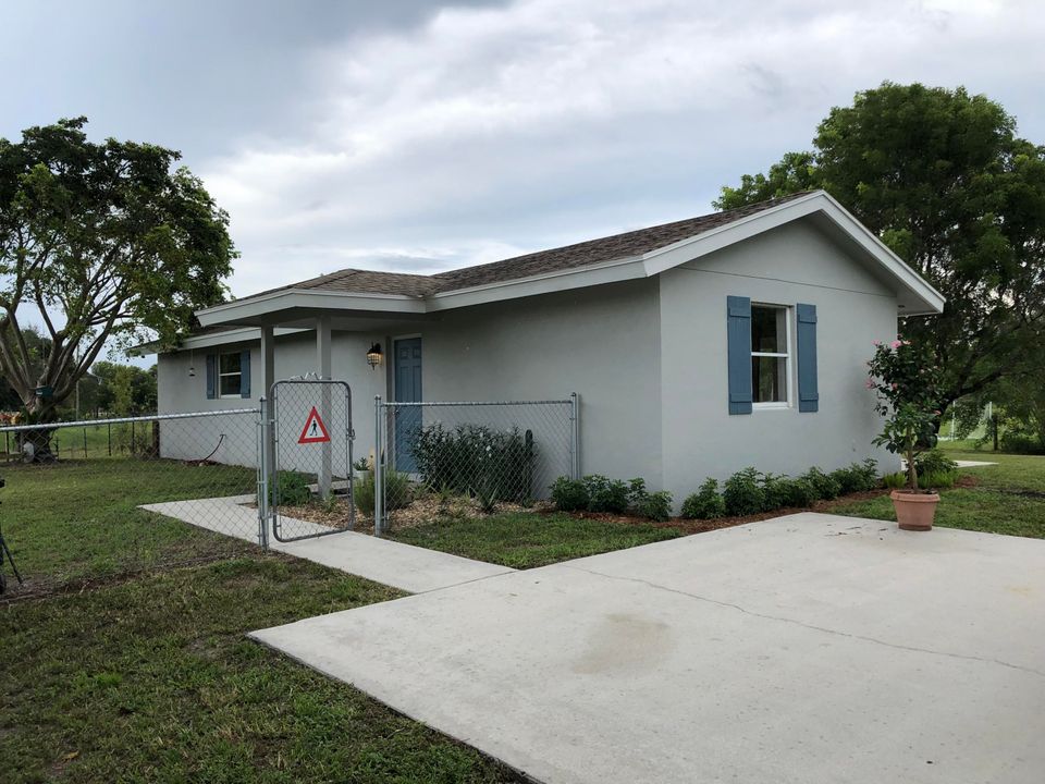 Recently Sold: $254,000 (2 beds, 1 baths, 1207 Square Feet)