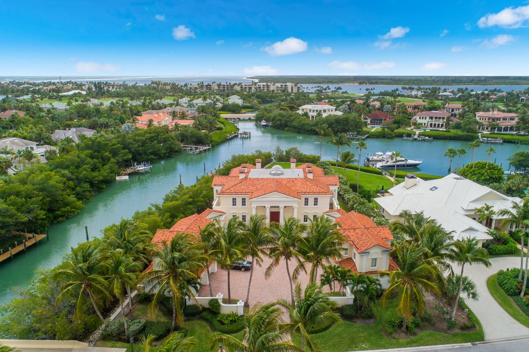 Recently Sold: $3,999,000 (5 beds, 6 baths, 10259 Square Feet)
