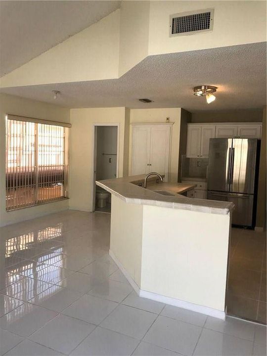 Recently Rented: $2,800 (4 beds, 2 baths, 2009 Square Feet)