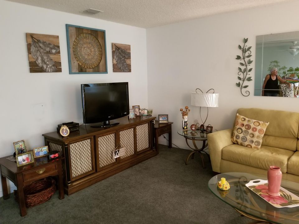 Recently Rented: $1,450 (1 beds, 1 baths, 946 Square Feet)