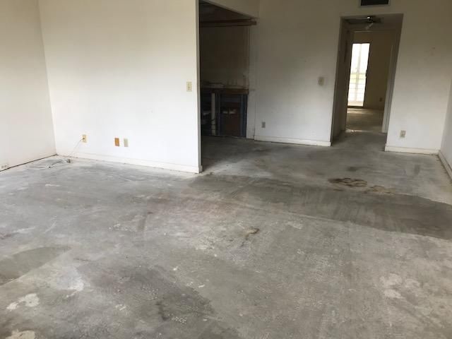 Recently Sold: $49,900 (1 beds, 1 baths, 752 Square Feet)