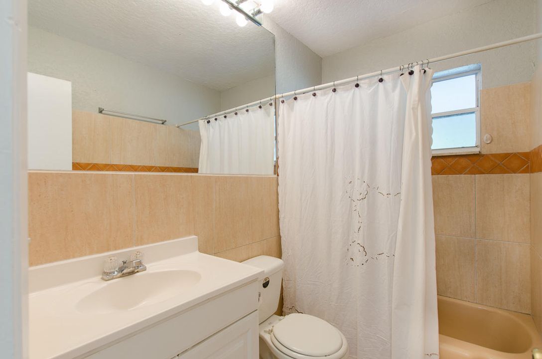 最近租的: $2,300 (3 贝兹, 2 浴室, 1300 平方英尺)