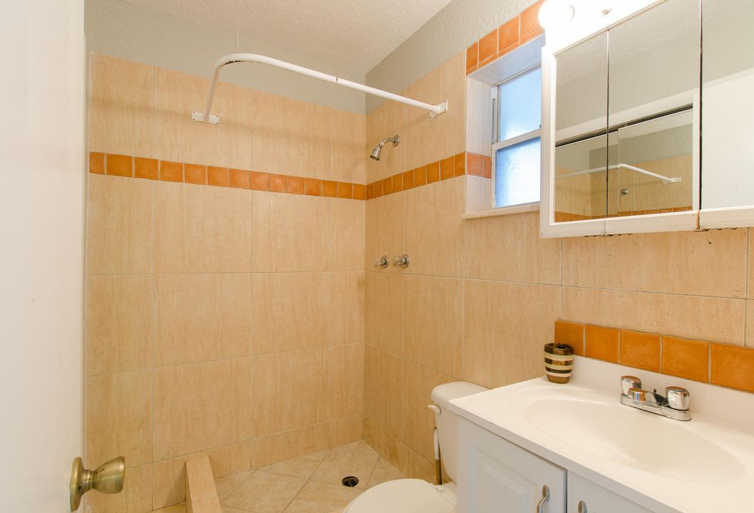 Недавно арендовано: $2,300 (3 спален, 2 ванн, 1300 Квадратных фут)